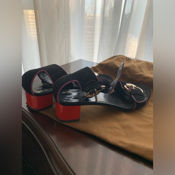 Gucci sandals. 7.5 - Picture 9 of 13